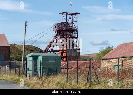 Blaenavon, Monmouthshire Galles UK Ottobre 10 2021 primo piano di wheel house e sottostazione elettrica al Welsh Heritage Museum Big Pit miniera di carbone in B. Foto Stock