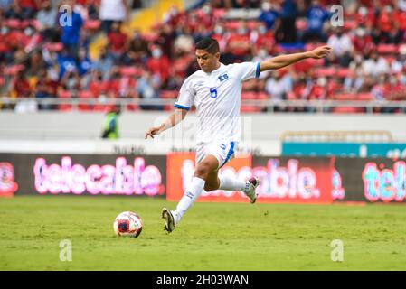 SAN JOSE, Costa Rica: Cristian Martinez in azione durante la vittoria del Costa Rica 2-1 su El Salvador nel CONCACACAF FIFA World Cup Qualificatori il mese di ottobre Foto Stock