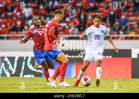 SAN JOSE, Costa Rica: Joel Campbell (L), Francisco Calvo (C) ed Enrico Dueñas (R) in azione durante la vittoria del Costa Rica 2-1 su El Salvador nel Foto Stock