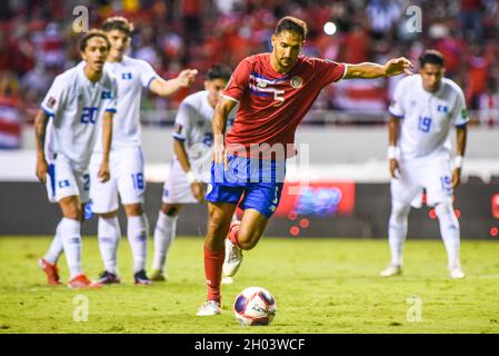 SAN JOSE, Costa Rica: Celso Borges segna il secondo gol per la Costa Rica durante la vittoria del Costa Rica 2-1 su El Salvador nel CONCACACAF FIFA World Foto Stock