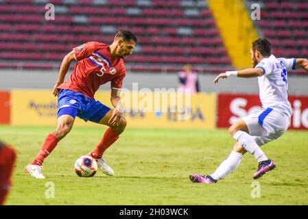 SAN JOSE, Costa Rica: Celso si è tuffato in azione durante la vittoria 2-1 del Costa Rica sopra El Salvador nei qualificatori della Coppa del mondo FIFA CONCACACAF il 1 ottobre Foto Stock