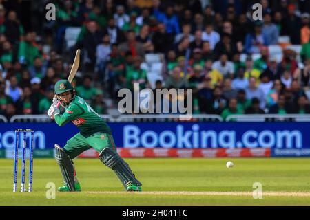 Il giocatore di cricket del Bangladesh Mushfiqur Rahim in azione durante la 26a partita, ICC (International Cricket Conference) Cricket World Cup tra Bangladesh e Australia a Nottingham in Inghilterra.Australia ha vinto da 48 corse. Foto Stock