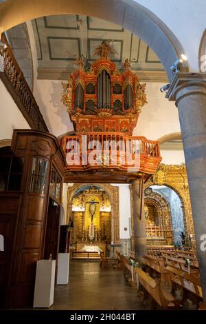 Organo della Chiesa all'interno della Cattedrale di Santa Maria a Faro, Algarve. Foto Stock