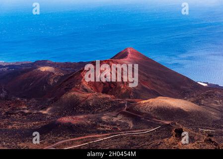 Cono di cenere di Vulcano Teneguia nell'isola di la Palma, una delle Isole Canarie, nella zona del vulcano Cumbre Vieja Foto Stock