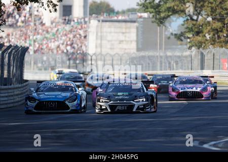 Primo 10.10.2021 Motorsport, DTM 2021 - Stagione finale al Norisring, GER, Nuernberg, Norisring immagine: v. a sinistra Philip Ellis (Mercedes-AMG Team WINWARD, Mercedes-AMG GT3) e Kelvin van der Linde (ABT Sportsline, Audi R8 LMS) DTM gara 2 DTM gara 2 Foto Stock