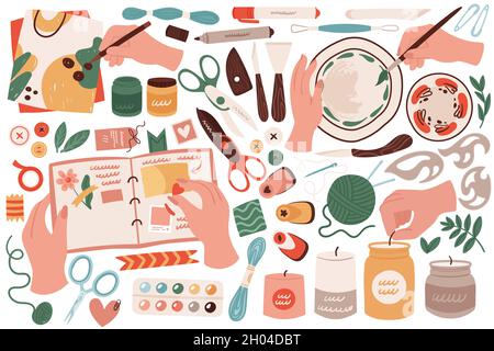 Hobby artigianale set illustrazione vettoriale. Cartoon mani umane che tengono scrapbook con amore cuore, matita e pennello per disegnare, su misura, maglieria e strumenti da cucire collezione artigianale isolato su bianco Illustrazione Vettoriale
