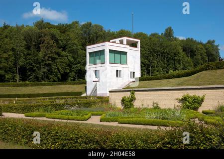 Schleswig, Germania - 27 giugno 2010: La nuova Globus House nel giardino barocco del Castello di Gottorf, Isola dei Musei Foto Stock