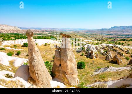 Tre grazie o UC Guzeller in turco in Cappadocia Urgup Turchia. Bellissimi camini delle fate in Cappadocia. Punti di riferimento della Turchia. Giornata del turismo. Foto Stock