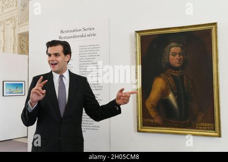 Praga, Repubblica Ceca. 11 ottobre 2021. William Lobkowicz Jr. Parla durante una conferenza stampa sull'apertura di cinque giorni di esposizione Castello non-Fungibile (NFT), il 11 ottobre 2021, a Praga, Repubblica Ceca. Per svelare artefatti che non esistono nel mondo reale e che possono essere posseduti solo in forma digitale. Credit: Michaela Rihova/CTK Photo/Alamy Live News Foto Stock