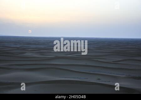 Sahara deserto paesaggio fotografato a Erg Chebbi, Marocco, Africa Foto Stock