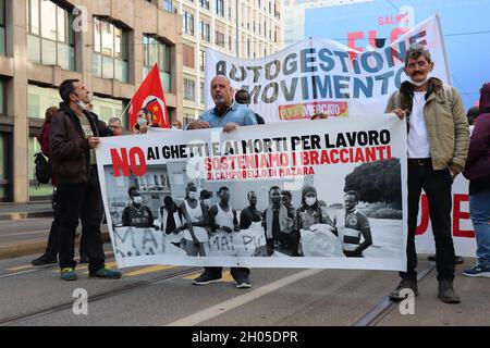 Sciopero generale dei sindacati grassroot a Milano . Foto Stock