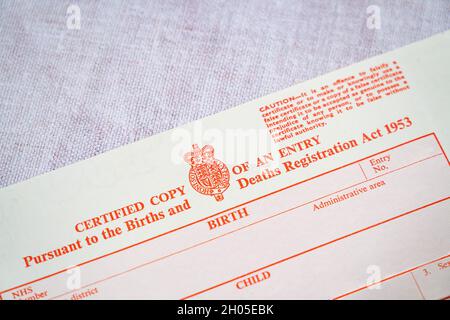 Primo piano di un certificato di nascita - Regno Unito Foto Stock