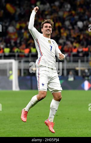 Milano, Italia. 10 Ott 2021. Antoine Griezmann di Francia festeggia al termine della partita finale della UEFA Nations League tra Spagna e Francia allo stadio San Siro di Milano (Italia), 10 ottobre 2021. Foto Andrea Staccioli/Insidefoto Credit: Ininsidefoto srl/Alamy Live News Foto Stock