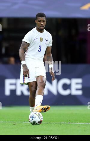 Presnel Kimpembe di Francia controlla la palla durante la partita finale della UEFA Nations League tra Spagna e Francia . Foto Stock