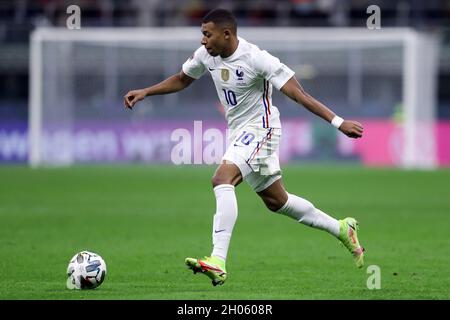 Kylian Mbappe di Francia controlla la palla durante la partita finale della UEFA Nations League tra Spagna e Francia . Foto Stock