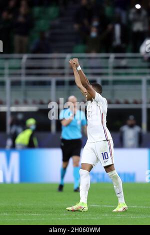 Kylian Mbappe di Francia festeggia dopo aver vinto la partita finale della UEFA Nations League tra Spagna e Francia . Foto Stock