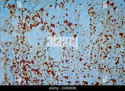 Vecchia superficie di metallo arrugginito con vernice di peeling. Foto Stock