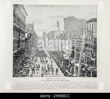 Vista del Fifth Avenue New York Grant's Funeral dall'album dei Grant e dei libri della Guerra civile americana : 'art immortelles' : Un portafoglio di riproduzioni a mezzitoni da fotografie rare e costose progettate per perpetuare la memoria del generale Ulisse S. Grant, raffigurante scene e incidenti in relazione alla Guerra civile pubblicata a Boston e New York da W. H. Allen nel 1894 Foto Stock