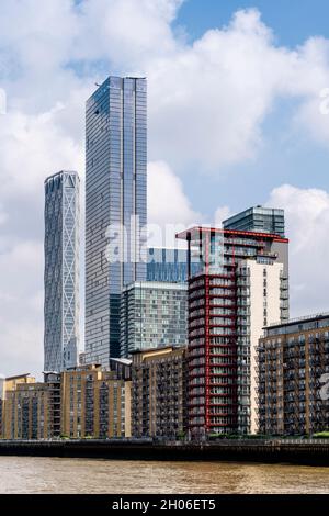 Il Tamigi e Canary Wharf, Londra, Regno Unito. Foto Stock