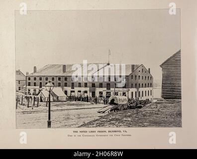 LA FAMOSA PRIGIONE DI LIBBY, RICHMOND, VA, usata dal governo confederato per i prigionieri dell'Unione. Dal libro americano della Guerra civile e dall'album di Grant : 'art immorthelles' : Un portafoglio di riproduzioni a mezzitoni da fotografie rare e costose progettate per perpetuare la memoria del generale Ulisse S. Grant, raffigurante scene e incidenti in relazione alla Guerra civile pubblicata a Boston e New York da W. H. Allen nel 1894 Foto Stock