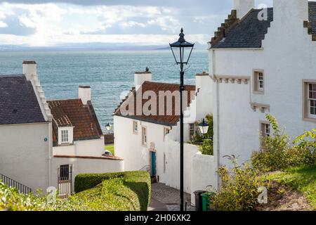 Case bianche tradizionali a Pan haa' Dysart Fife Scotland Foto Stock