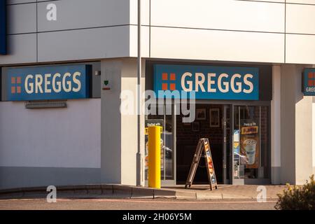 Un negozio di panetteria Greggs di fronte a Glenrothes Scozia Foto Stock