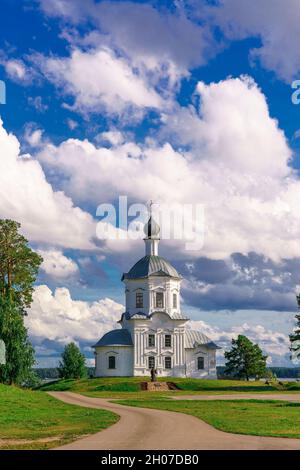 Chiesa dell Esaltazione della Santa Croce nel deserto del Nilo. Nilo-Stolobenskaya Pustyn. È situato sulla Stolobny isola nel Lago Seliger. Regione di Tver, Foto Stock