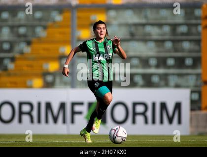 Sassuolo, Europa. 10 Ott 2021. Sofia Cantore (#11 US Sassuolo)in azione durante la Serie un gioco Femminile tra Sassuolo ed Empoli Ladies allo Stadio Enzo Ricci di Sassuolo, Italia Credit: SPP Sport Press Photo. /Alamy Live News Foto Stock