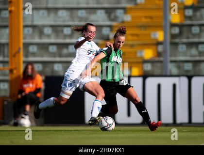 Sassuolo, Europa. 10 Ott 2021. Martina Tomaselli (#21 US Sassuolo) in azione durante la Serie un gioco Femminile tra Sassuolo ed Empoli Ladies allo Stadio Enzo Ricci di Sassuolo, Italia Credit: SPP Sport Press Photo. /Alamy Live News Foto Stock