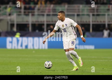 Milano, Italia. 10 Ott 2021. Kylian Mbappe di Francia durante le finali della Lega delle Nazioni UEFA 2021 finale di calcio tra Spagna e Francia allo Stadio Giuseppe Meazza di Milano il 10 ottobre 2021 Credit: Independent Photo Agency/Alamy Live News Foto Stock