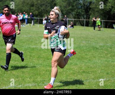 Lowri Norkett - giocatore di rugby gallese - gioca per la lega di rugby degli Outlaws di Rhondda Foto Stock