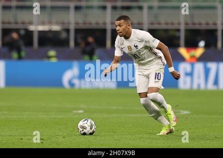 Milano, Italia. 10 Ott 2021. Kylian Mbappe di Francia durante le finali della Lega delle Nazioni UEFA 2021 finale di calcio tra Spagna e Francia allo Stadio Giuseppe Meazza di Milano il 10 ottobre 2021 Credit: Independent Photo Agency/Alamy Live News Foto Stock