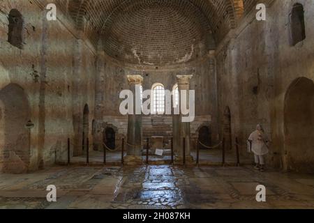 Demre, Antalya Turchia - Ottobre 03 2021: Vista degli affreschi all'interno della Chiesa di San Nicola (Babbo Natale) alla luce naturale. Foto Stock