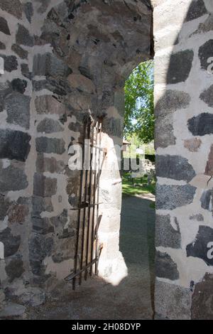 Svezia, Sigtuna - Maggio 31 2019: Vista dettagliata delle rovine della Chiesa di San Olof il 31 2019 maggio a Sigtuna, Svezia. Foto Stock