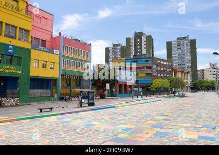 La Boca neighborhood vista con poche persone, Buenos Aires. Dipinto riverwalk Foto Stock