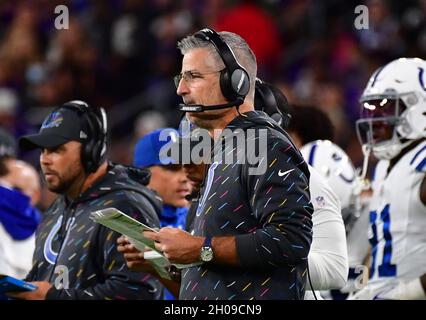 Baltimora, Stati Uniti. 12 ottobre 2021. Il capo allenatore di Indianapolis Colts Frank Reich guarda durante la prima metà di una partita con i Baltimore Ravens al M&T Bank Stadium di Baltimora, Maryland, lunedì 11 ottobre 2021. Foto di David Tulis/UPI Credit: UPI/Alamy Live News Foto Stock