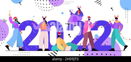 le persone in babbo natale cappelli in possesso di regali mix di uomini d'affari gara che celebra il 2022 nuovo anno e natale concetto di vacanze Illustrazione Vettoriale