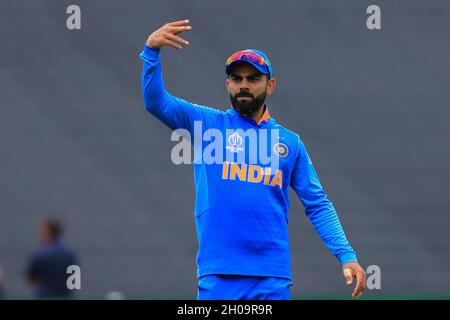 Birmingham, Regno Unito. 2 luglio 2019. Il giocatore indiano di cricket Virat Kohli reagisce durante la 40a partita dell'ICC (International Cricket Council) Cricket World Cup 2019 tra Bangladesh e India a Birmingham in Inghilterra. L'India ha vinto con 28 corse. (Foto di MD Manik/SOPA Images/Sipa USA) Credit: Sipa USA/Alamy Live News Foto Stock