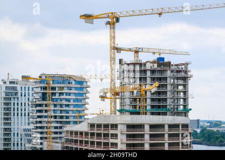 '25.06.2021, Germania, Amburgo, Amburgo - cantiere Hafencity, nuovi edifici alti, moderni edifici residenziali. 00X210625D559CAROEX.JPG [. Foto Stock