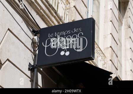 toulouse , occitanie France - 06 25 2021 : le temps des cerises sign text store e logo brand shop sulla facciata boutique Foto Stock