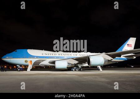 Air Force One si trova parcheggiata sulla flightline alla base della riserva aerea di Dobbins poco dopo l'atterraggio del 4 gennaio 2021. Dopo aver sdebardato Air Force One, il presidente Donald J. Trump si imbarcò su Marine One, che lo volò a un coinvolgimento a Dalton, Gaol. Foto Stock