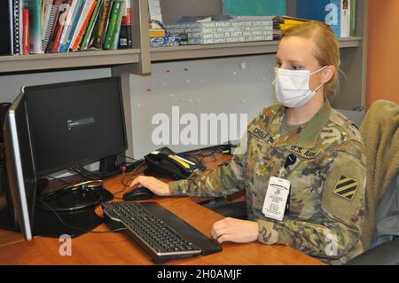 Il Martin Army Community Hospital Family Medicine Residency Physician Major. Holly Crellin è stato selezionato in modo competitivo per la Family Medicine Obstetrics Fellowship presso il Carl R. Darnall Army Medical Center, a partire dal 1° luglio. Foto Stock