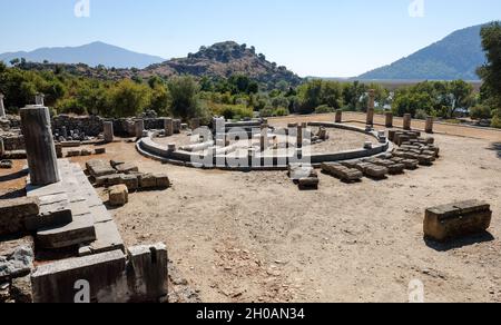 Dalyan, Turchia. 27 settembre 2021. Resti dell'antica agora dell'antica città di Kaunos del paesaggio antico di Caria nella Turchia sudoccidentale. La storia del sito risale al X secolo a.C. Kaunos era temporaneamente parte della Lega Attica del Mare e del possesso continentale della vicina isola di Rodi (Peraia di Rhodian). Credit: Jens Kalaene/dpa-Zentralbild/ZB/dpa/Alamy Live News Foto Stock