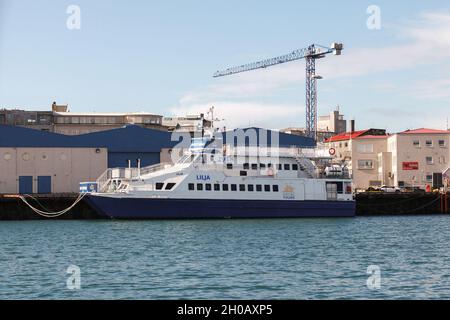 Reykjavik, Islanda - 4 aprile 2017: La nave passeggeri Lilja è ormeggiata nel porto di Reykjavik Foto Stock