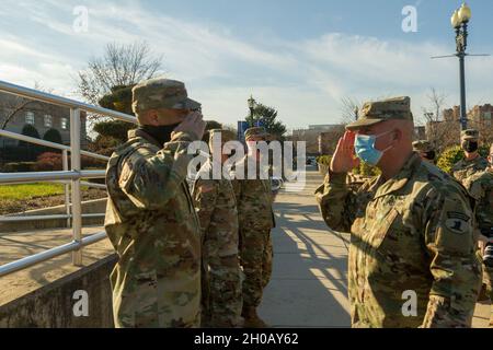 Michael Berry, il generale aggiunto della Guardia Nazionale del Delaware, visita la direzione della Guardia Armata del Delaware, a Washington, D.C., 14 gennaio 2021. I soldati della Guardia Nazionale e gli Airmen di diversi altri stati si sono recati nel Distretto per fornire supporto alle autorità federali e distrettuali che hanno portato alla 59a Inaugurazione Presidenziale. Foto Stock