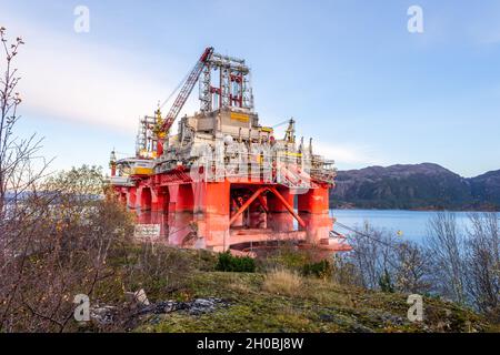 , NORVEGIA - Sep 19, 2021: Una vista ravvicinata della Transocean Spitsbergen, situata in Norvegia, vicino ad Atlantic Street Foto Stock