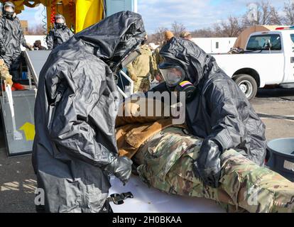 I membri del 35esimo team di supporto civile della Guardia Nazionale del West Virginia (armi di distruzione di massa) e del 35esimo team di esplosivi chimici, biologici, radiologici, nucleari e ad alto rendimento Enhanced Response Force Package hanno provato a sostenere la 59a Inaugurazione Presidenziale, 19 gennaio 2021. Almeno 25,000 Guardia Nazionale uomini e donne sono stati autorizzati a condurre missioni di sicurezza, comunicazione e logistica a sostegno delle autorità federali e distrettuali che hanno condotto e attraverso l'inaugurazione. Foto Stock