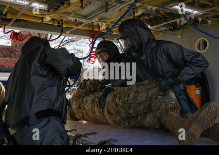I membri del 35esimo team di supporto civile della Guardia Nazionale del West Virginia (armi di distruzione di massa) e del 35esimo team di esplosivi chimici, biologici, radiologici, nucleari e ad alto rendimento Enhanced Response Force Package hanno provato a sostenere la 59a Inaugurazione Presidenziale, 19 gennaio 2021. Almeno 25,000 Guardia Nazionale uomini e donne sono stati autorizzati a condurre missioni di sicurezza, comunicazione e logistica a sostegno delle autorità federali e distrettuali che hanno condotto e attraverso l'inaugurazione. Foto Stock