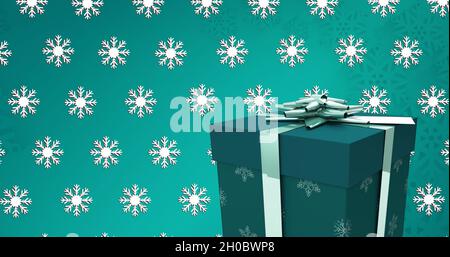 Immagine di fiocchi di neve cadenti sopra regalo di natale Foto Stock