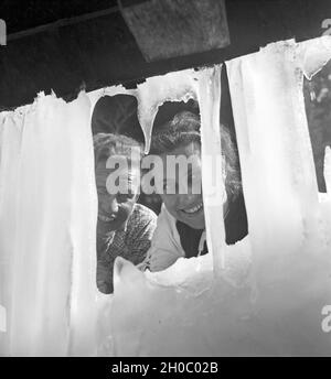 Skigebiet am Feldberg im Schwarzwald, Deutsches Reich 1930er Jahre. La regione di sci a monte Feldberg nella Foresta Nera, Germania 1930s. Foto Stock